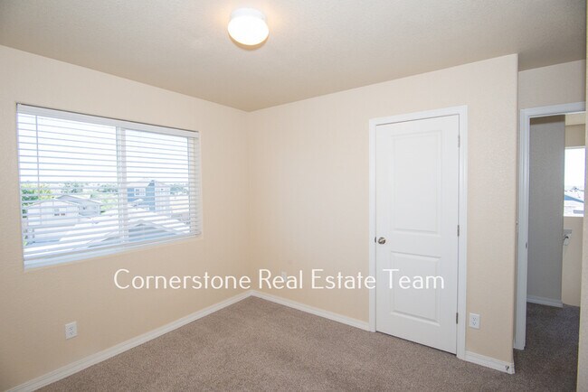 Building Photo - 855 Endeavor Wy