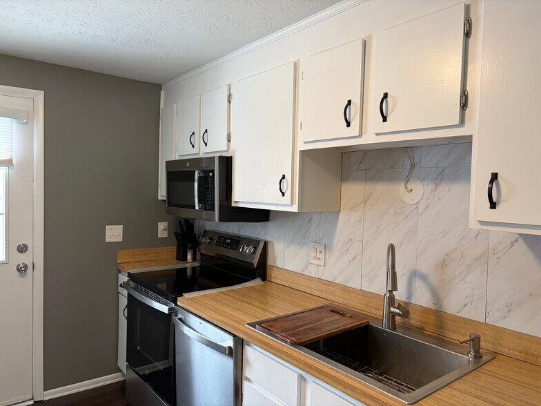 Building Photo - 1799 Higby Dr