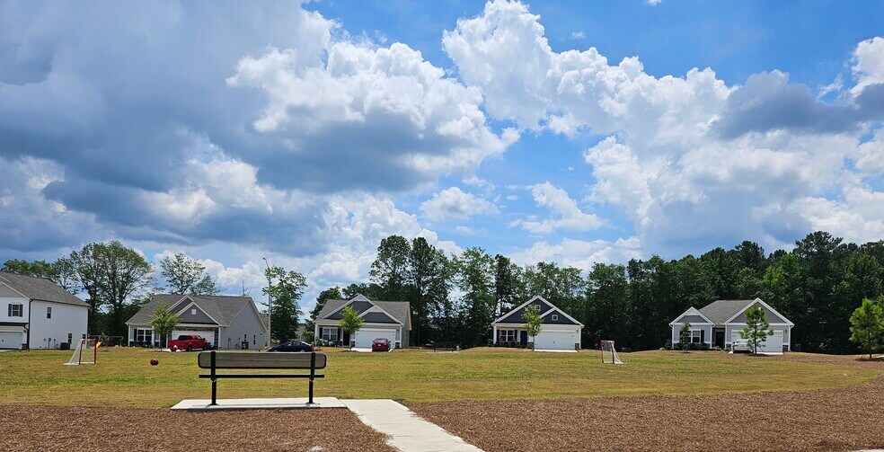 Building Photo - 827 Biltmore Dr