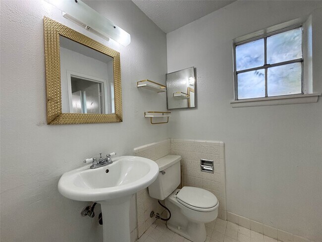 Building Photo - 7206 S Gessner Rd