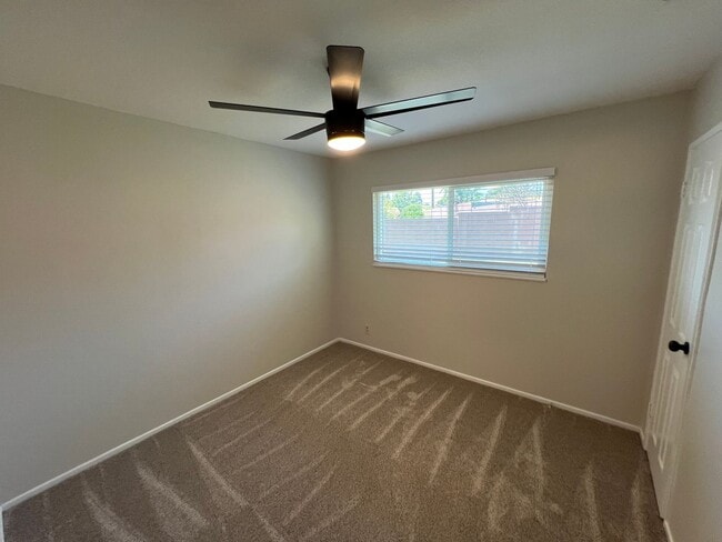 Building Photo - Darling Updated 4 Bed 2 Bath Orange Home