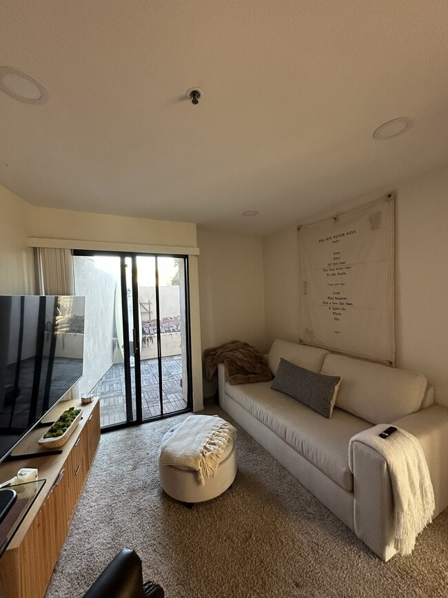 Building Photo - 5726 La Jolla Blvd