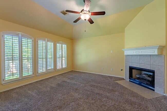 Building Photo - 7414 W Magic Mountain Ln