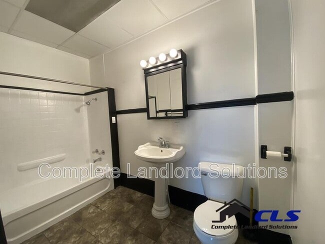 Building Photo - 2400 N 10th St