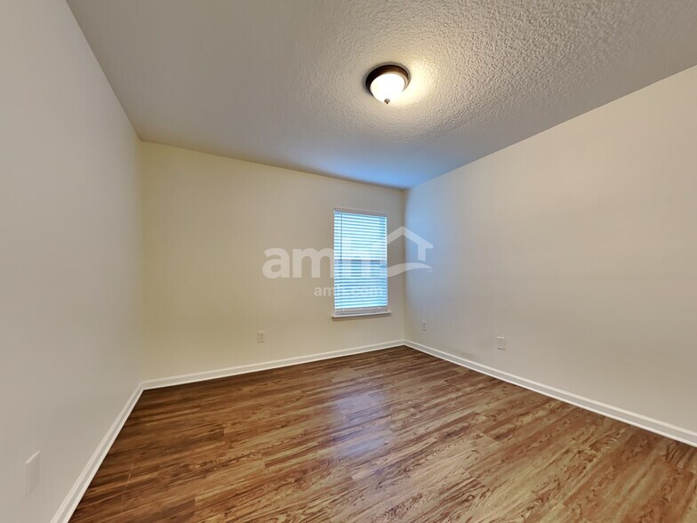 Building Photo - 14136 Fish Eagle Dr E