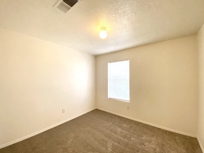 Building Photo - 2 STORY SW STYLE HOME W/LOFT