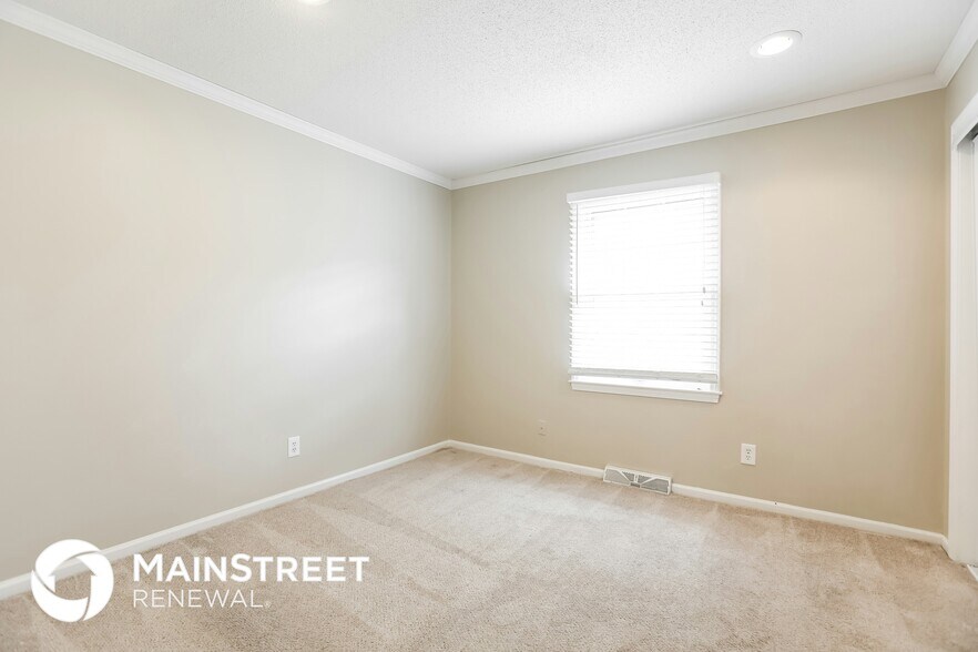 Building Photo - 5820 NW Aspen Ln