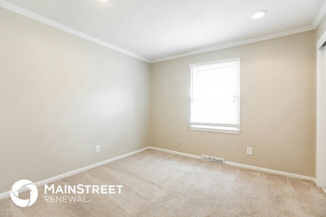 Building Photo - 5820 NW Aspen Ln