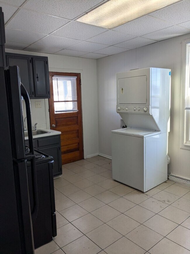 Building Photo - 2 bedroom 1 bath