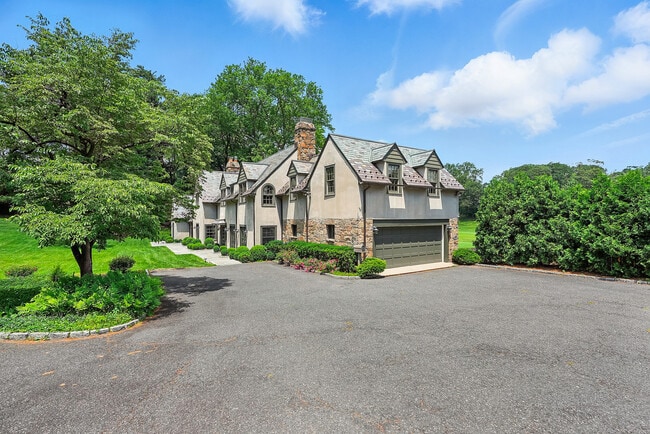 Building Photo - 6 Club Rd