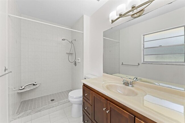 Building Photo - 1908 N Village Ave