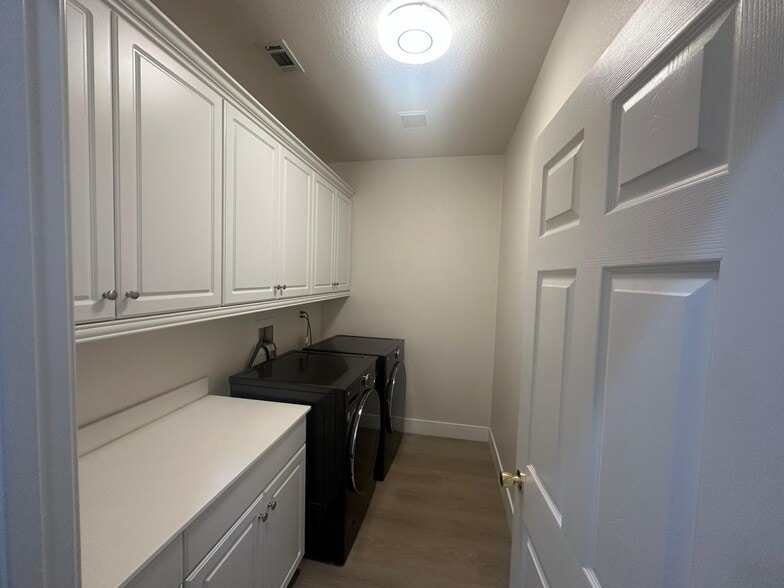 Building Photo - 45811 Honeysuckle Ct