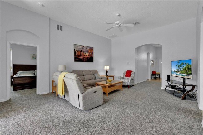 Building Photo - 1101 N Hampton Dr