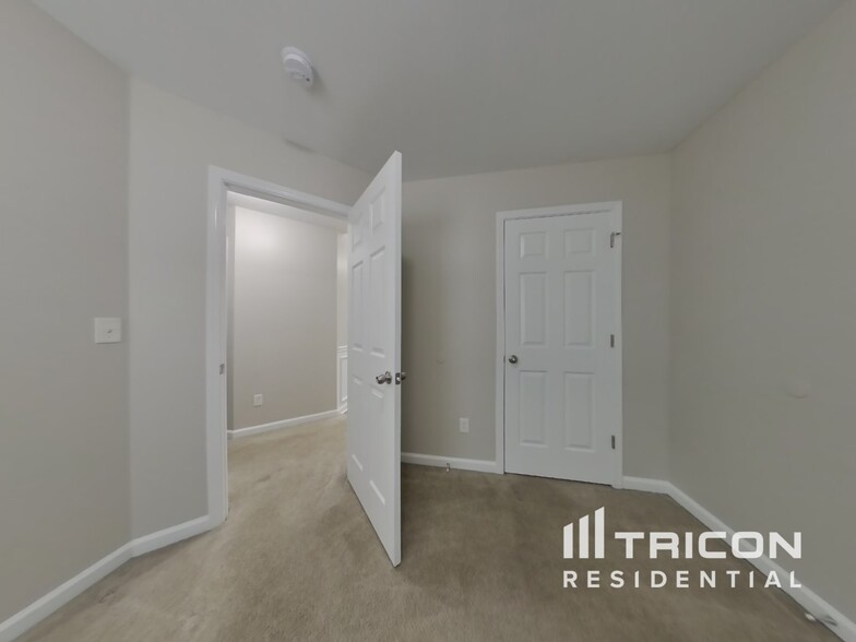 Building Photo - 247 Augusta Woods Dr