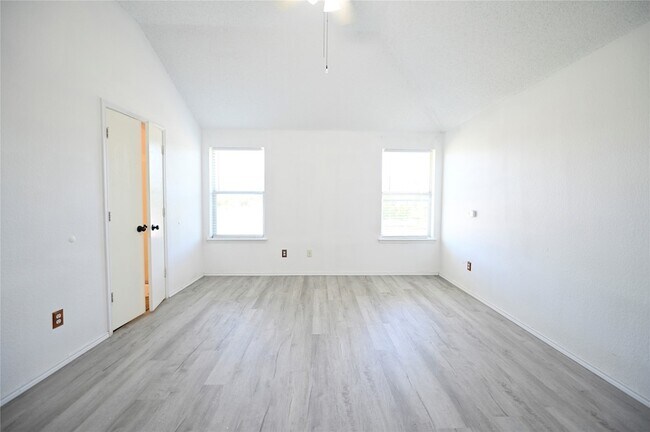 Building Photo - 1631 Mt Zion Dr