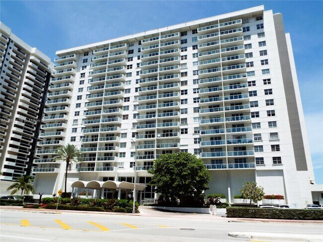 Building Photo - 5701 Collins Ave