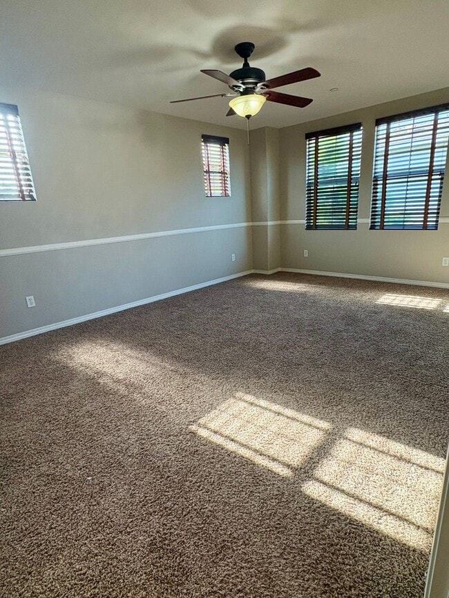 Building Photo - Tri-Level Condo within Walking Distance to...