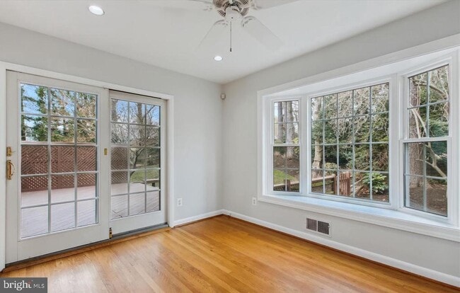 Building Photo - 7202 Heights Ct