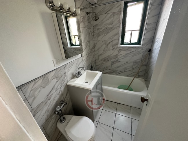 Building Photo - 2059 McGraw Ave