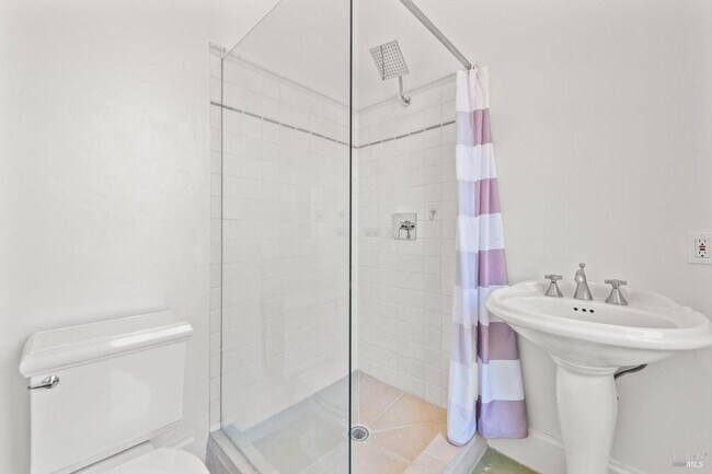 Building Photo - 1533 Allyn Ave