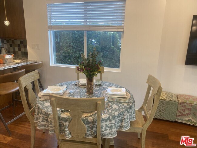 Building Photo - 2152 Parnell Ave