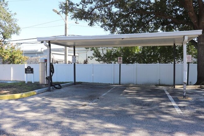 Building Photo - Newly renovated first floor condo! 2 bedrooms