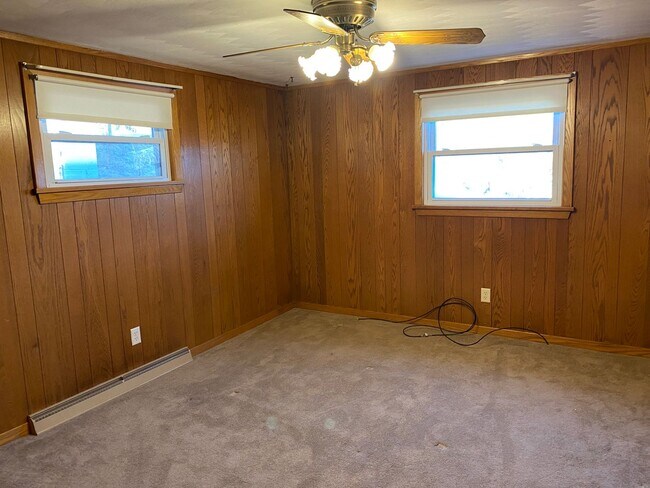 Building Photo - 3bed 2bath Home with Atwood Lake Views