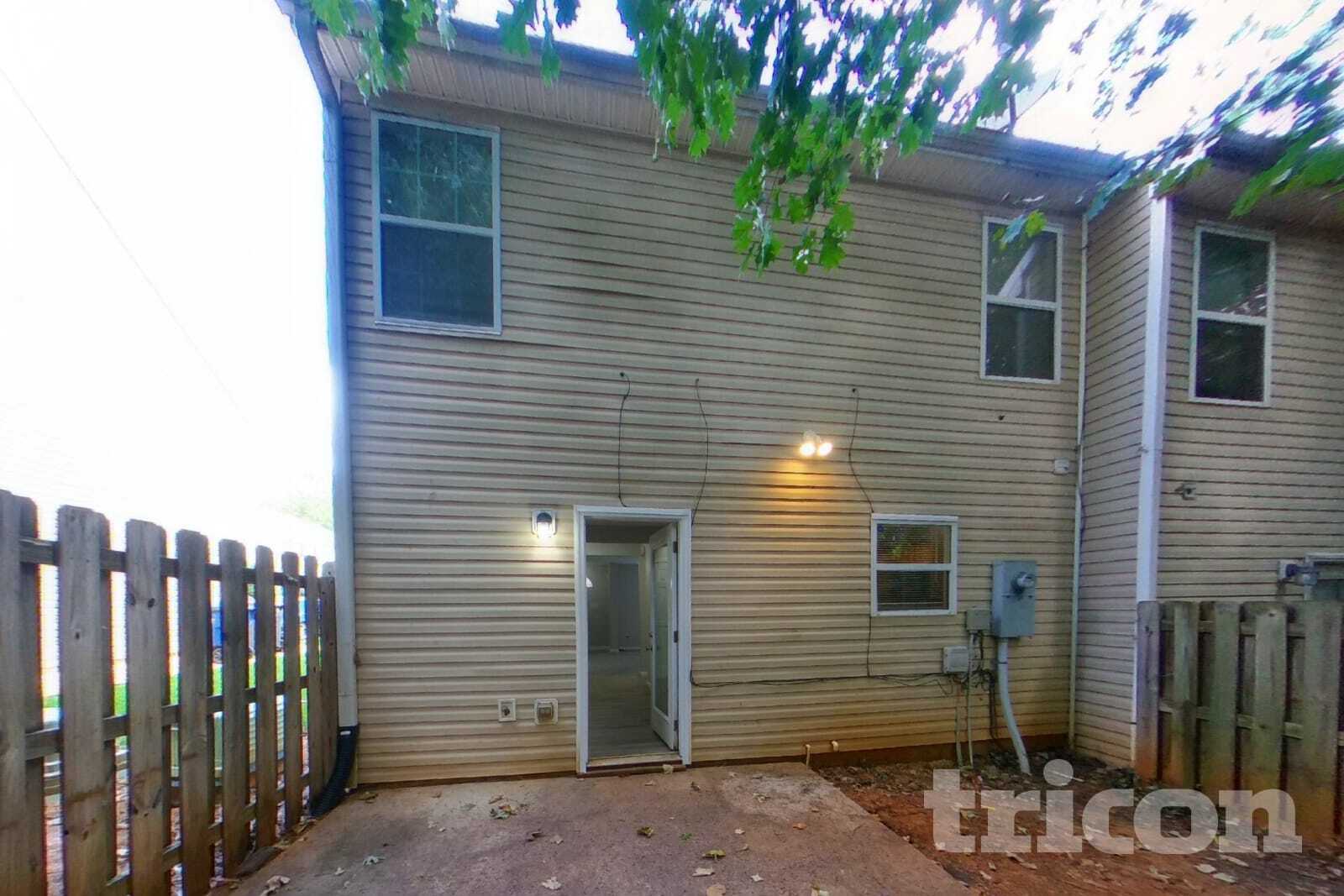 Building Photo - 1563 Little Creek Dr