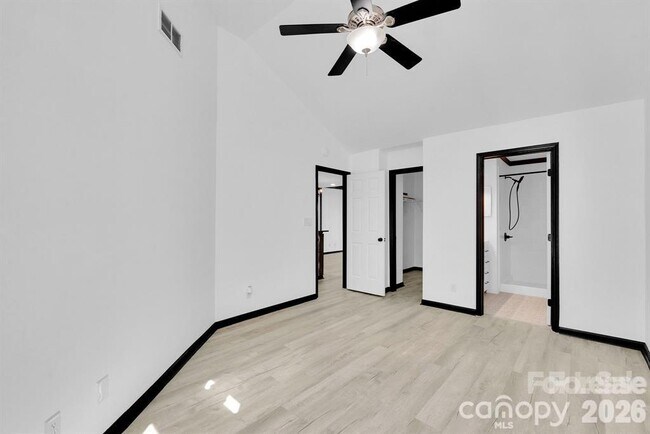 Building Photo - 18755 Vineyard Point Ln