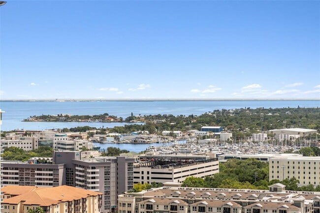 Building Photo - 400 Central Ave