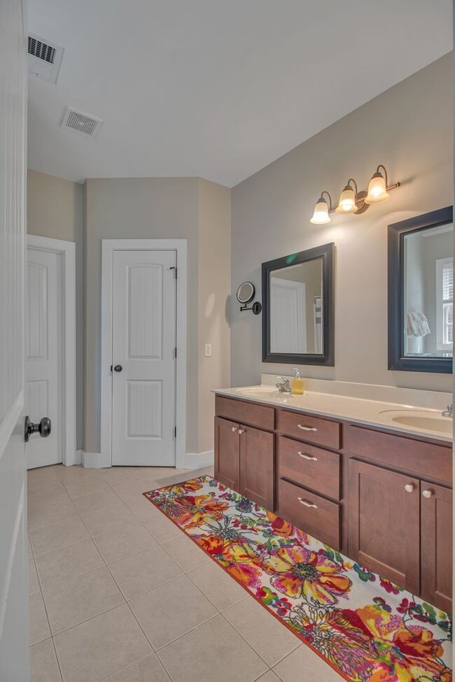 Building Photo - Beautiful Nolensville Townhome