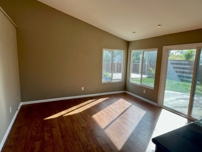 Building Photo - Village Park Single Story Home - Immaculat...