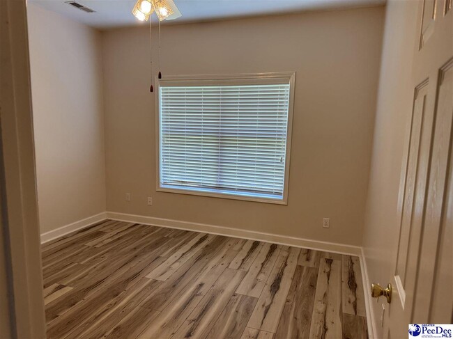 Building Photo - 3401 Saxon Dr