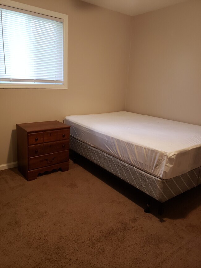 Bedroom 1 - View 2 - 1100 Hicks Ct