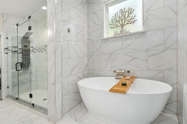 Building Photo - 245 Colonial Dr