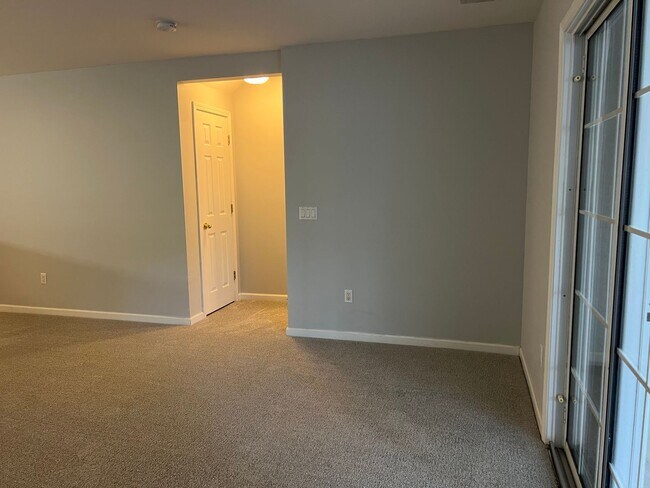 Building Photo - Three Bedroom Home in Pinecrest with Garage