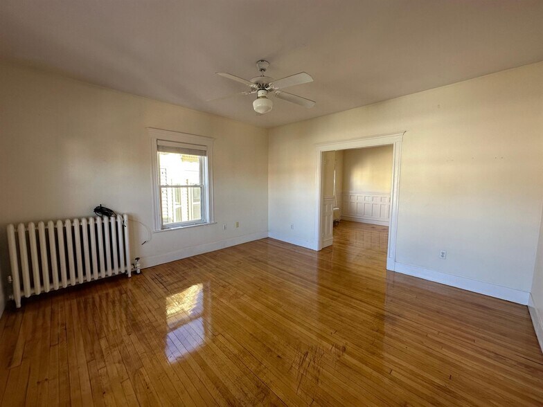 Building Photo - 2 Sacramento St