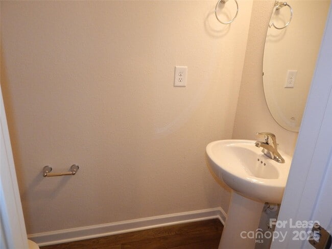 Building Photo - 6036 Loy Ct