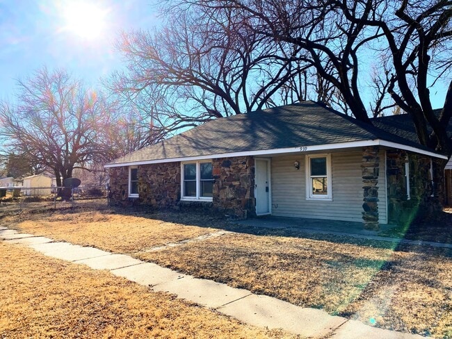 Building Photo - 3 Bedroom 1 Bathroom house