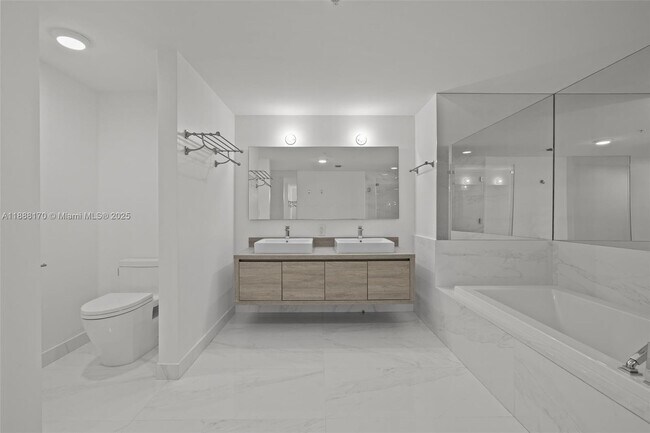 Building Photo - 400 Sunny Isles Blvd