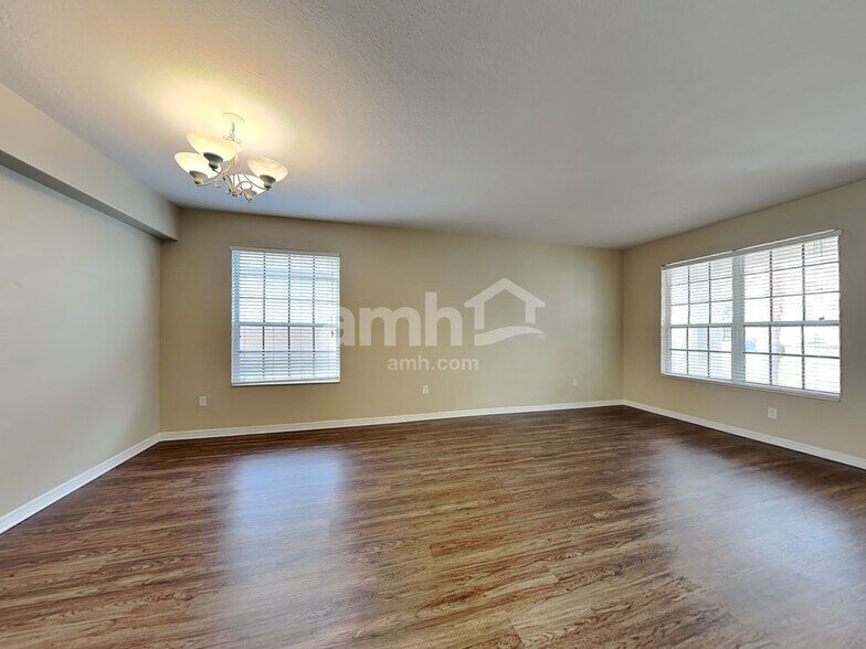 Building Photo - 8809 Founders Cir
