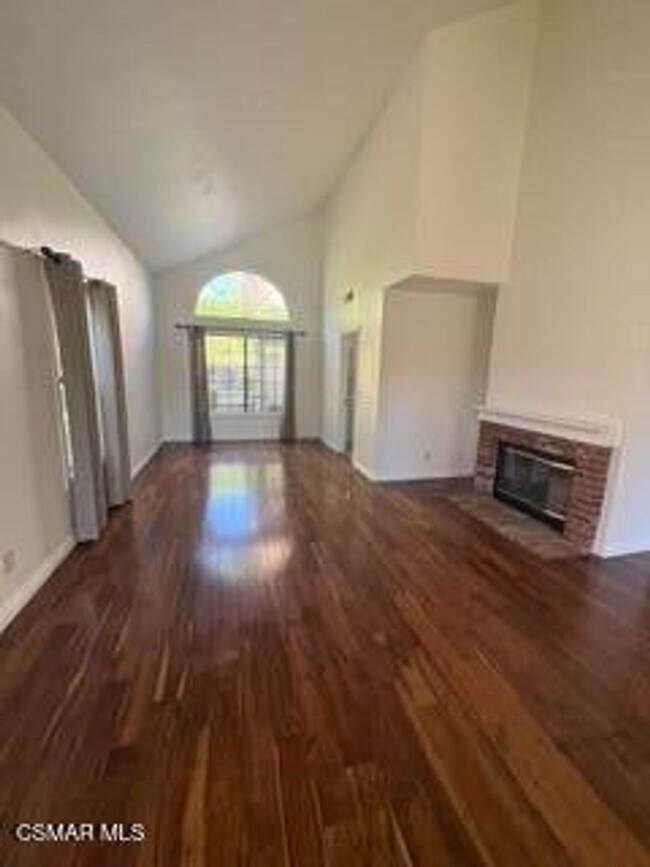 Building Photo - Welcome to this beautifully updated 3-bedroom, 2.5-bathroom home located in one of Calabasas
