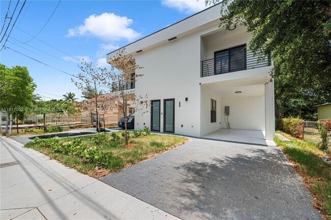 Building Photo - 5513 NW 5th Ave
