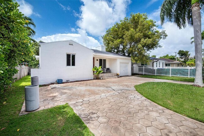 Building Photo - 2350 SW 24th St