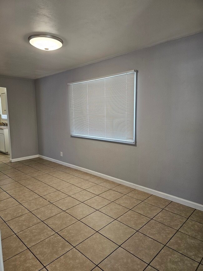 Building Photo - 739 W Padre Kino Dr