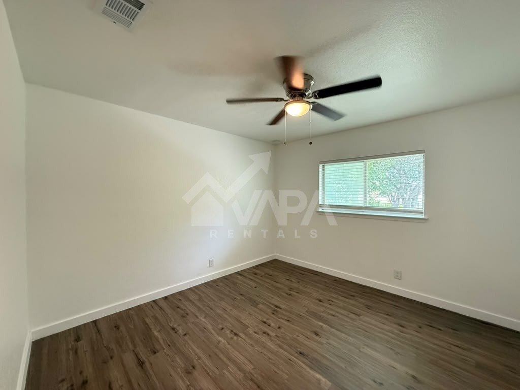 Building Photo - 4847 Featherock Dr