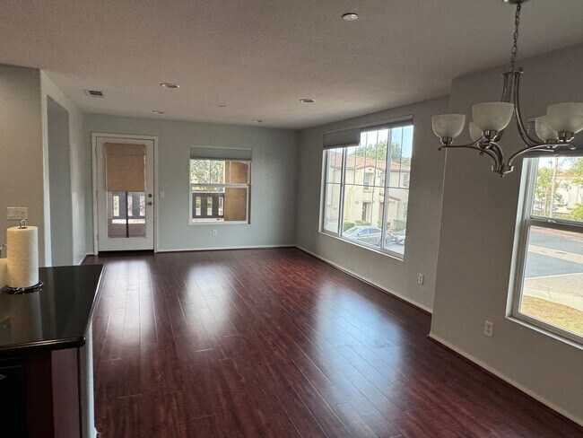Building Photo - Beautiful 2 Bedroom, 2 Bathroom Oxnard Con...