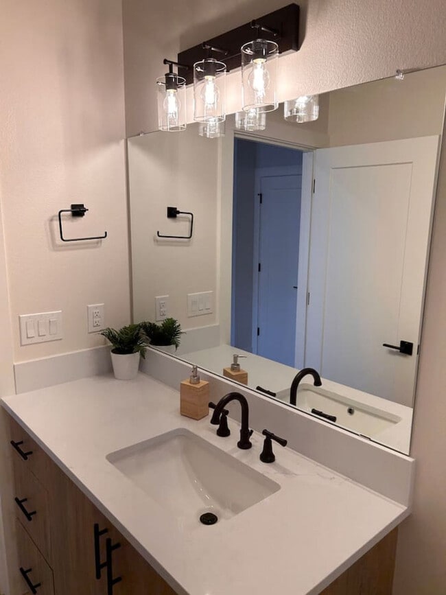 Building Photo - 3505 NE Creston Ave