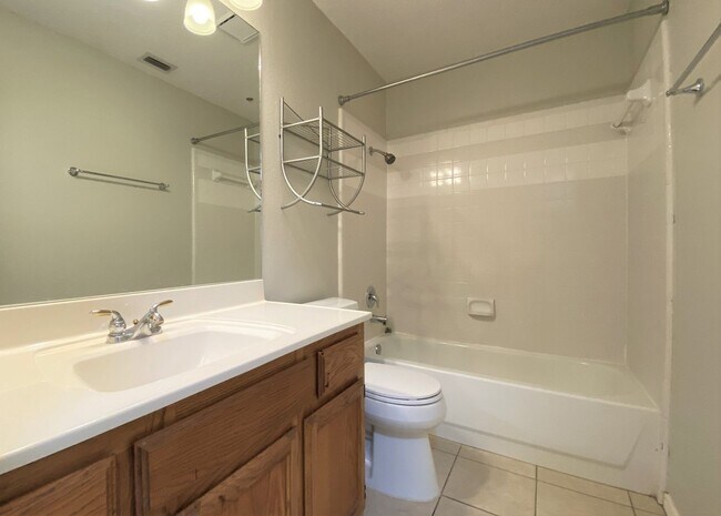 Building Photo - 3Bed/2Bath in Mcallen TX Now Available ( T...