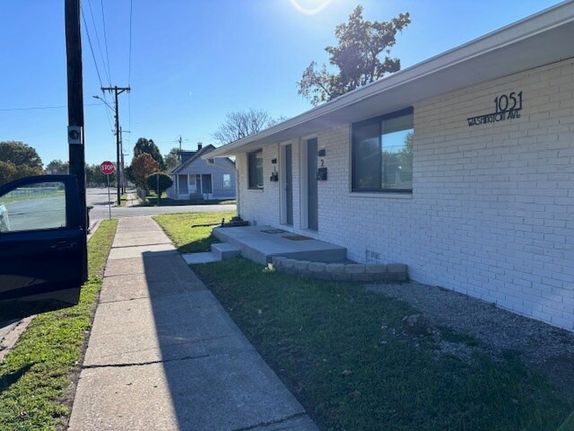 Primary Photo - 1051 Washington Ave